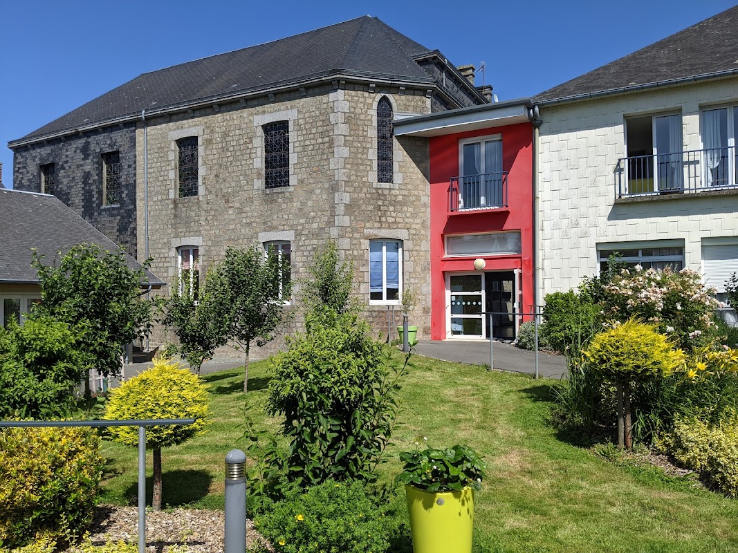 EHPAD Saint-Joseph - Sourdeval - Photo 5 sur 5 - Environnement et extérieurs