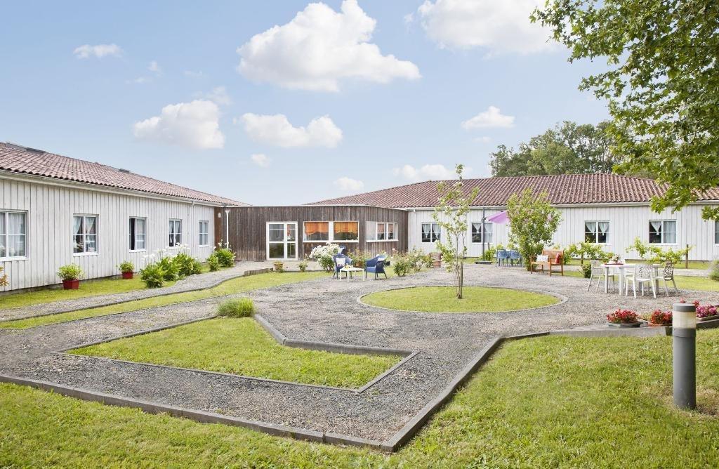 Photo de EHPAD Les Jardins Les Hauts de Thénac, EHPAD à THENAC