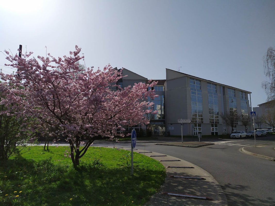EHPAD Les Trois Rivières - Photo 2 sur 3 - Intérieur et espaces communs