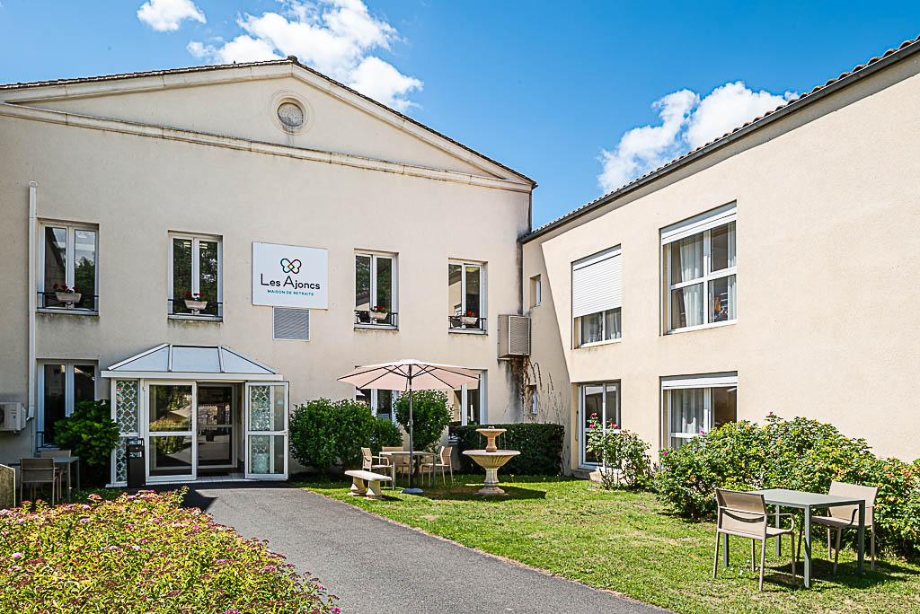 EHPAD Korian Les Ajoncs - Photo 2 sur 5 - Intérieur et espaces communs