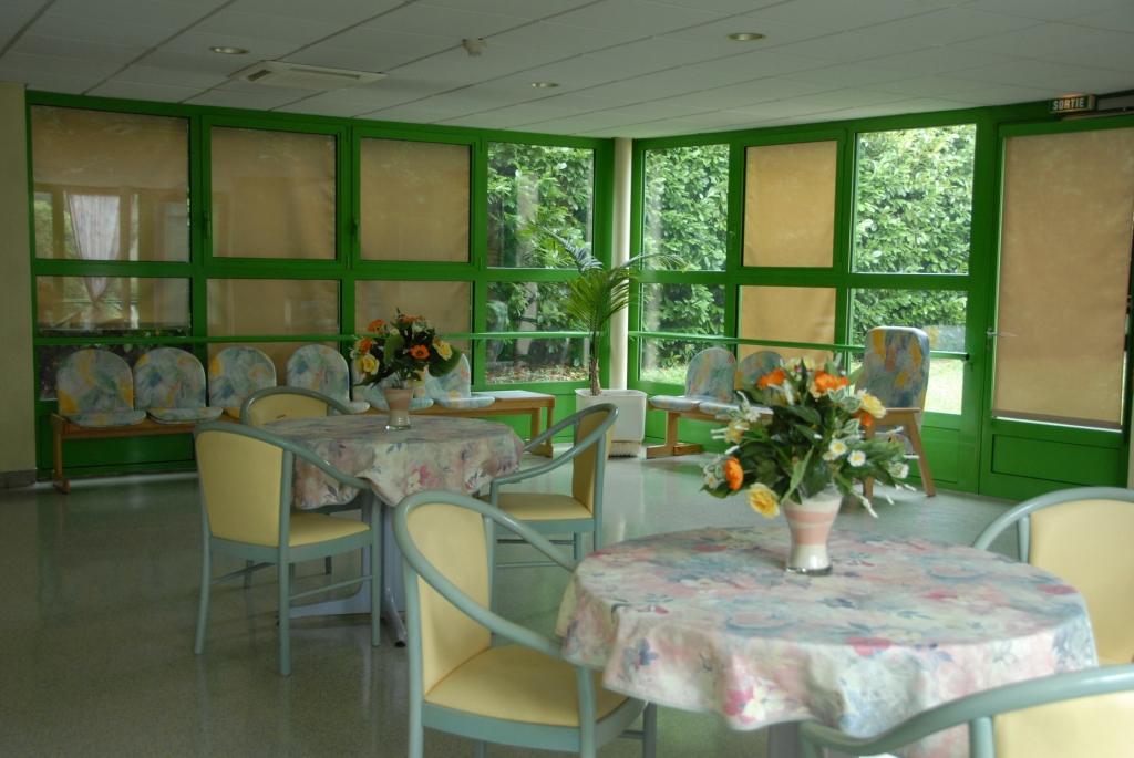 EHPAD Les Volubilis - Photo 2 sur 5 - Intérieur et espaces communs