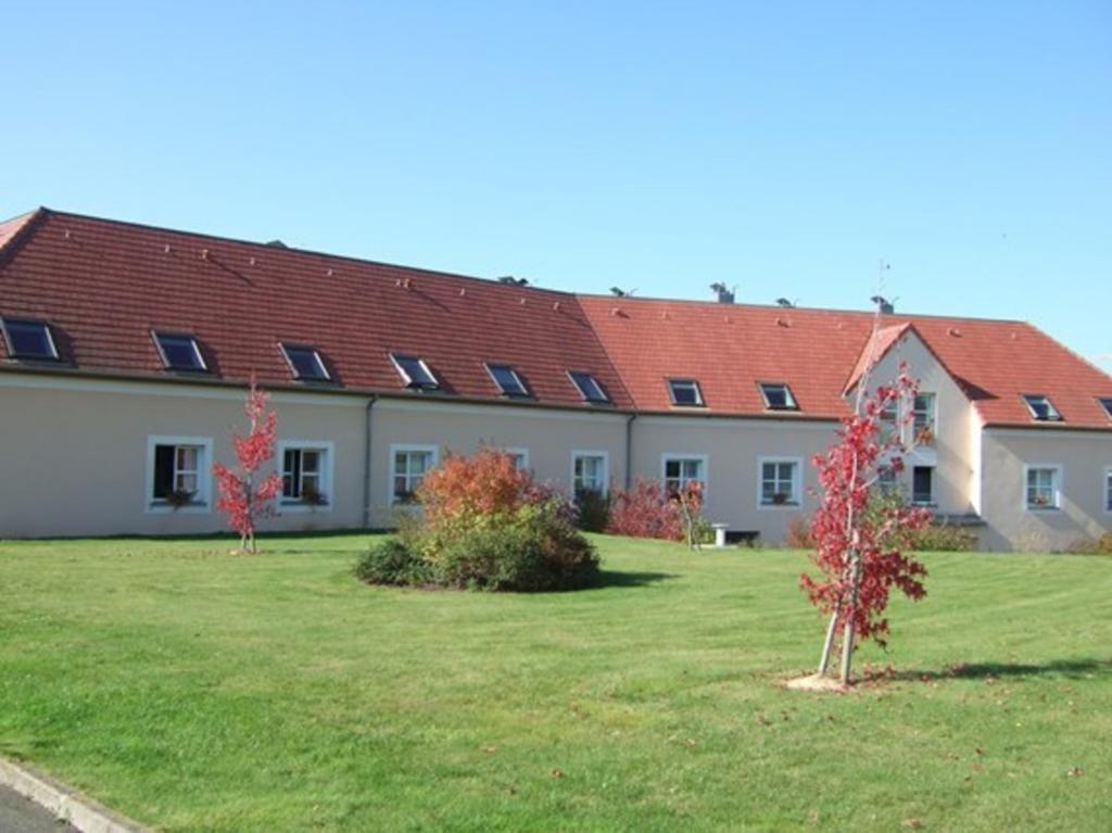 Photo de EHPAD Résidence Le Champ de l'Ormeau, EHPAD à ROUILLON