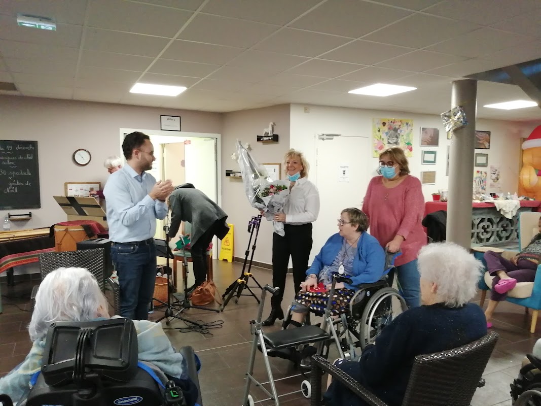 EHPAD Le Clos des Cèdres - Photo 2 sur 5 - Intérieur et espaces communs