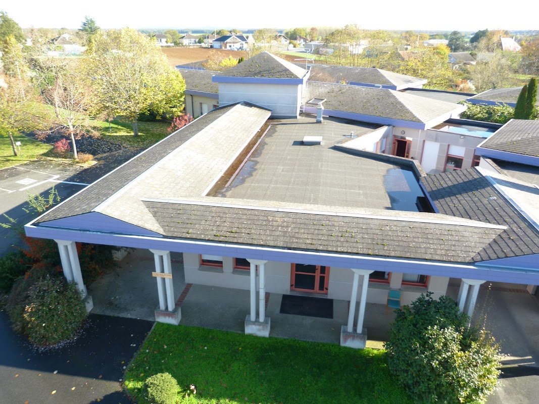Centre hospitalier spécialisé Ainay Le Château - Photo 2 sur 3 - Intérieur et espaces communs
