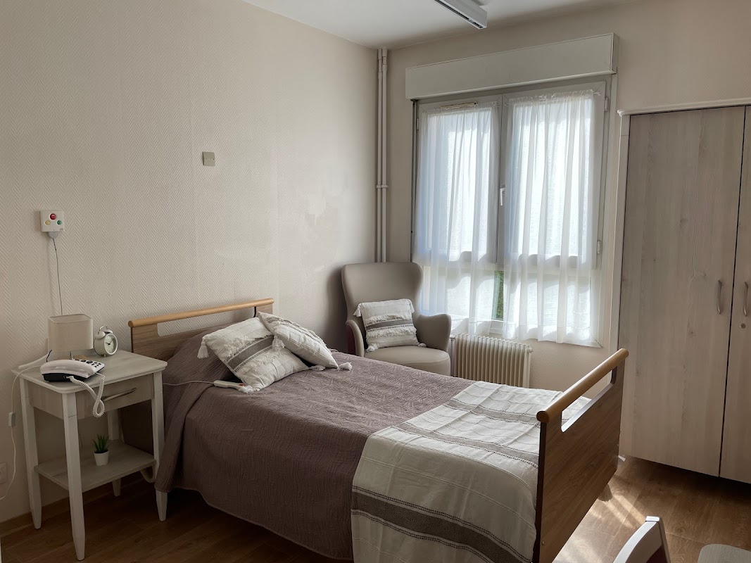 EHPAD Résidence Les Cèdres - Photo 2 sur 5 - Intérieur et espaces communs