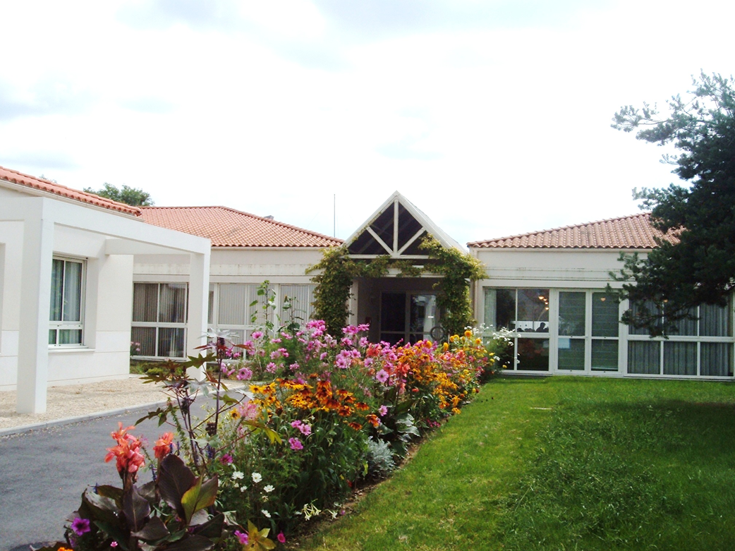 Photo de EHPAD Les Glycines, EHPAD à ST DENIS LA CHEVASSE