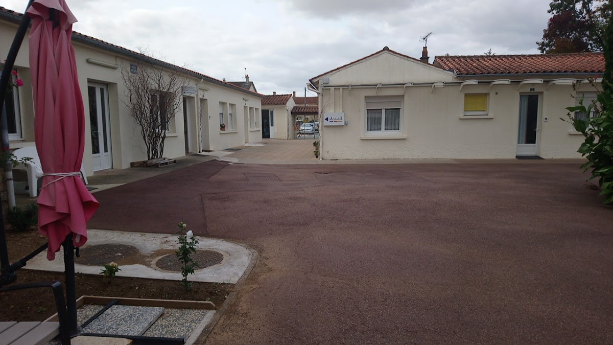 Photo de EHPAD La Sainte-Famille, EHPAD à STE GEMME LA PLAINE