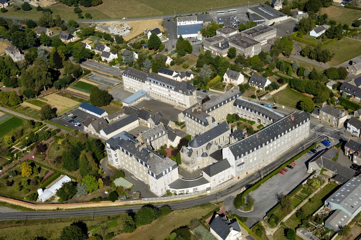 EHPAD Joachim Fleury de Broons - Photo 2 sur 5 - Intérieur et espaces communs