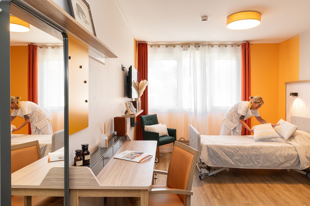 EHPAD Korian La Pinède - Photo 2 sur 5 - Intérieur et espaces communs