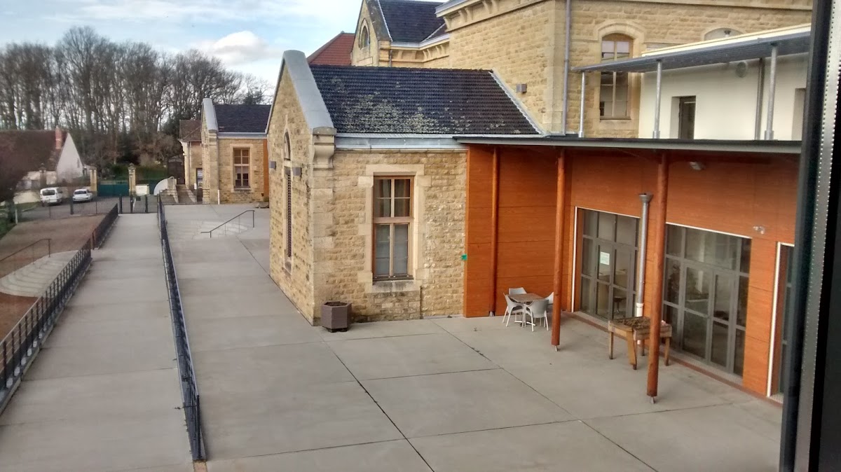 EHPAD Bouthier de Rochefort - Photo 2 sur 3 - Intérieur et espaces communs