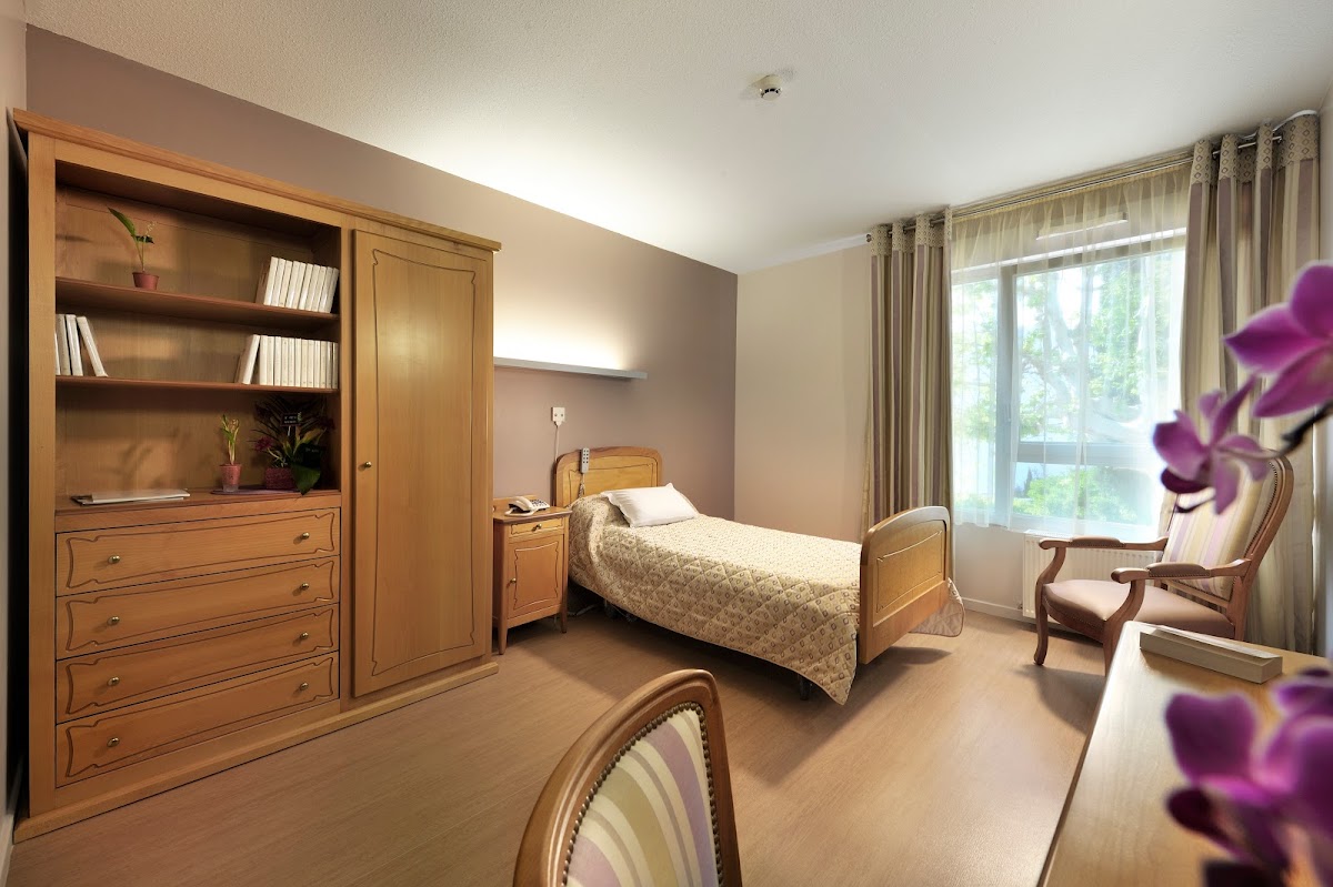 EHPAD Le Domaine-de-Fontfrede - Photo 3 sur 5 - Chambres et hébergement