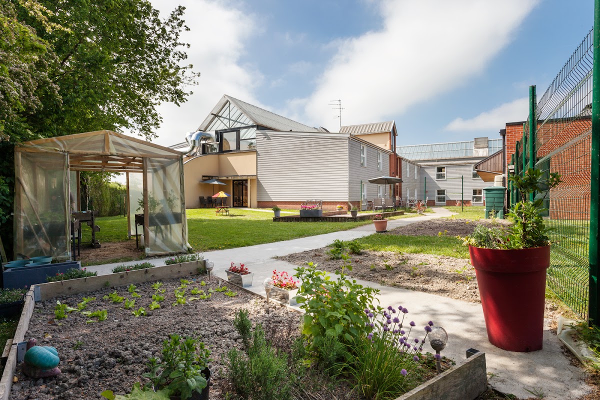 Photo de Résidence Les Verrières, EHPAD à PERNES