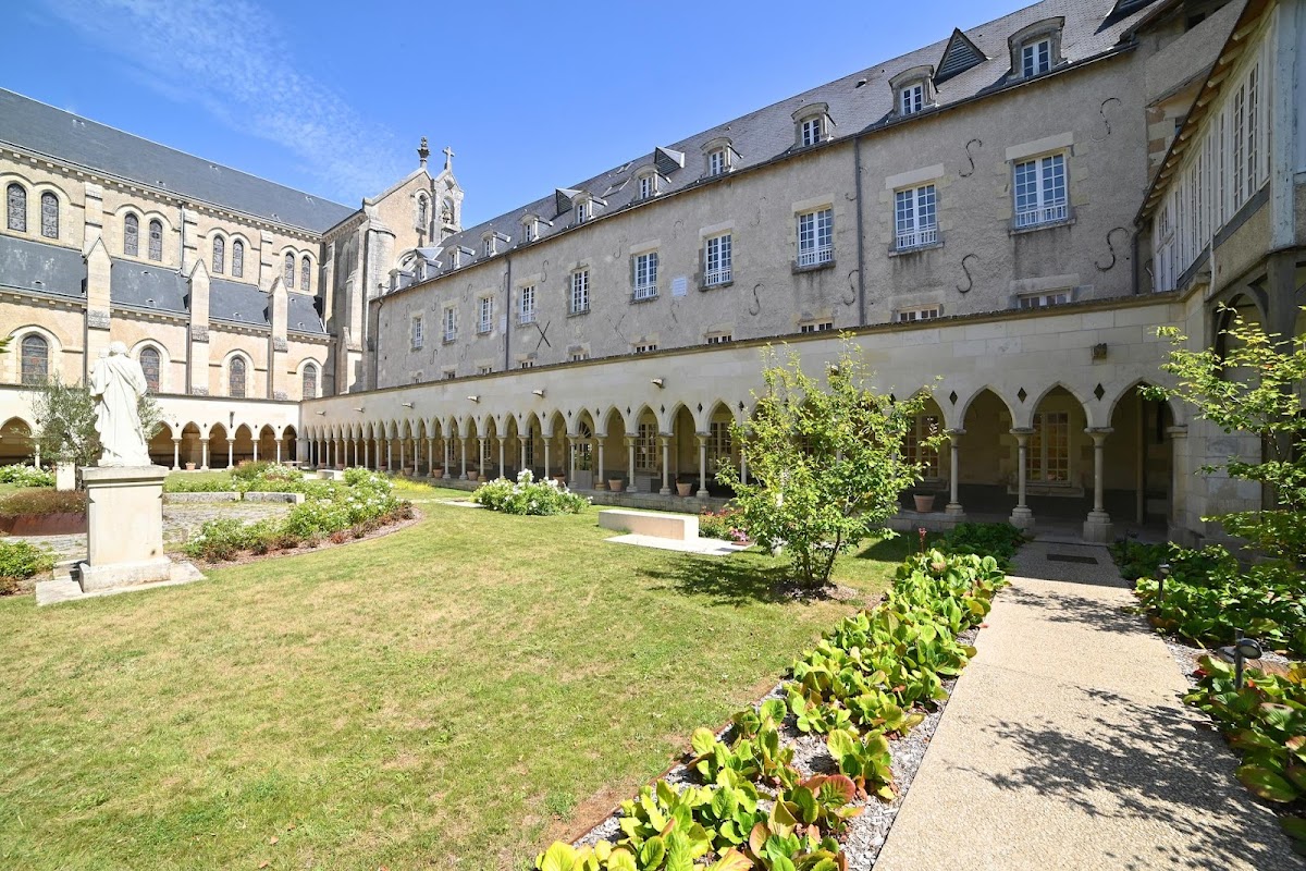 EHPAD Résidence Sainte-Elisabeth - Photo 2 sur 5 - Intérieur et espaces communs