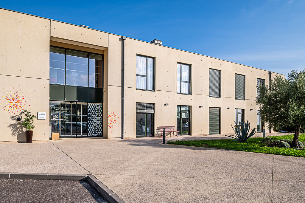 Photo de EHPAD Korian Les Restanques, EHPAD à ST MITRE LES REMPARTS