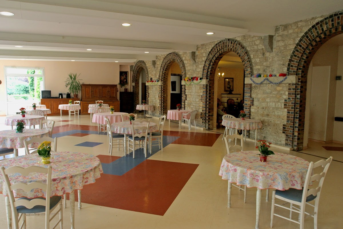 EHPAD Le château de Villeniard - Photo 2 sur 5 - Intérieur et espaces communs