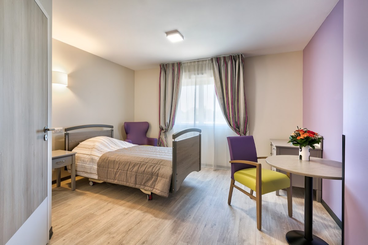 EHPAD Les Charmilles - Photo 2 sur 5 - Intérieur et espaces communs