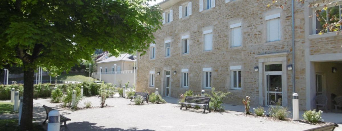 EHPAD les Hellebores Groissiat - Photo 5 sur 5 - Environnement et extérieurs