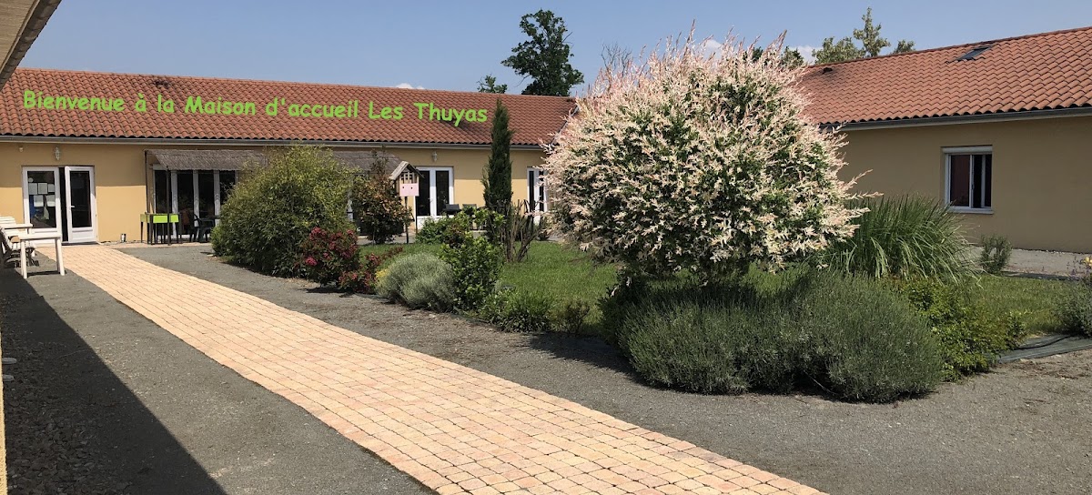 Photo de Résidence Les Thuyas, Résidence autonomie à MIZERIEUX