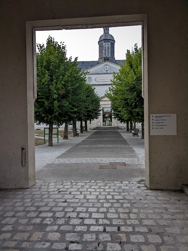Photo de EHPAD P - SAINT-LOUIS - CH ST-JEAN, EHPAD à ST JEAN D ANGELY