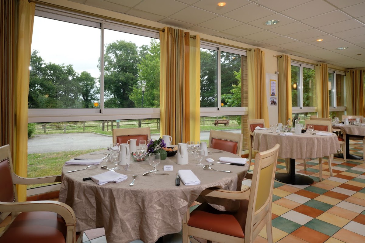 EHPAD Résidence Hésperie SAS Castel d'Or - Photo 3 sur 5 - Chambres et hébergement