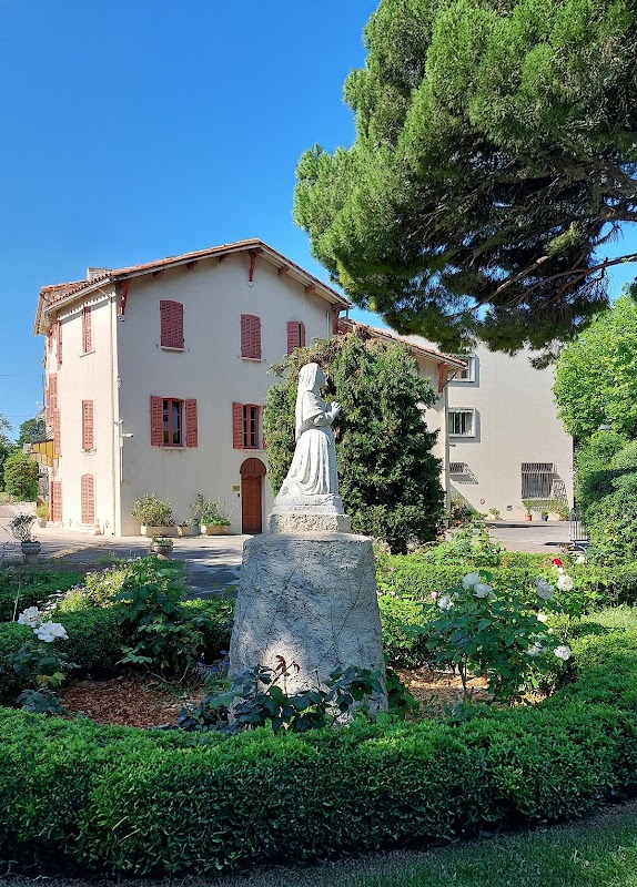 MAISON DE RETRAITE SAINTE BERNADETTE - Photo 2 sur 4 - Intérieur et espaces communs