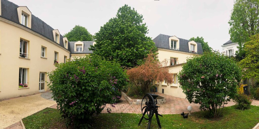 EHPAD Les Tamaris - Photo 2 sur 4 - Intérieur et espaces communs