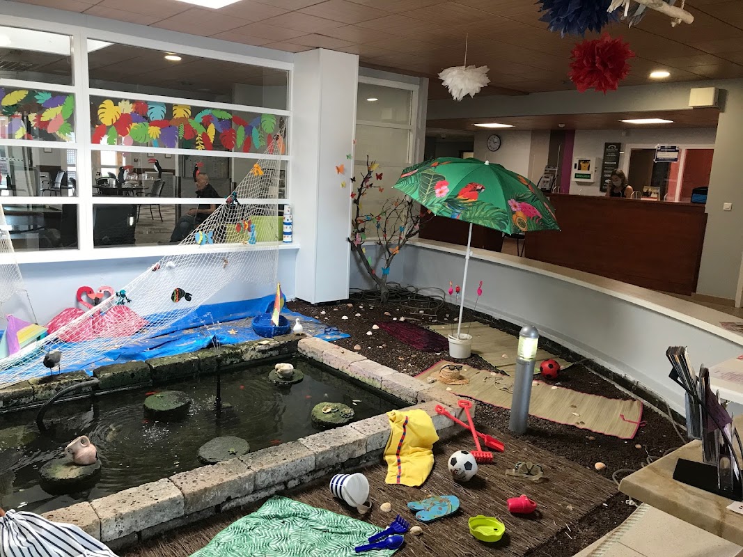 EHPAD Les Cascades - Photo 2 sur 5 - Intérieur et espaces communs