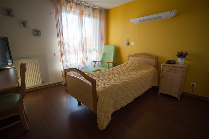 EHPAD - résidence Les Pins - Photo 2 sur 5 - Intérieur et espaces communs