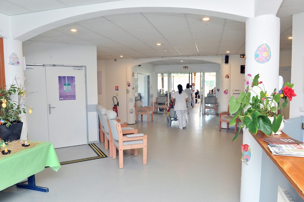 EHPAD Les Chênes verts - Photo 2 sur 5 - Intérieur et espaces communs