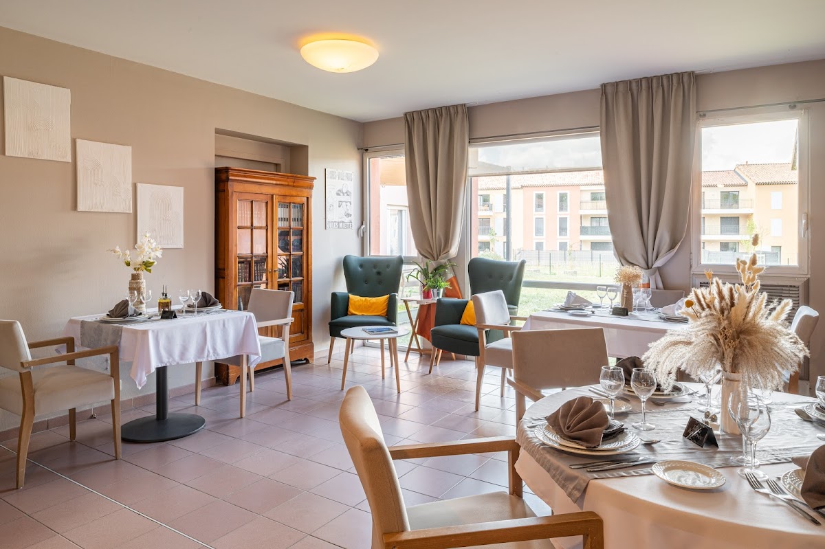 Maison de retraite Korian Les Luberons - Photo 5 sur 5 - Environnement et extérieurs