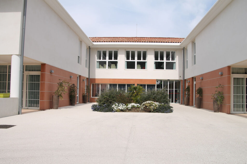 Photo de EHPAD Les Jardins de Provence, EHPAD à SIX FOURS LES PLAGES