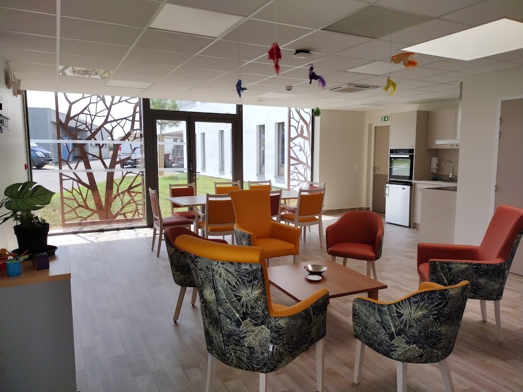 EHPAD du Centre de soins de Podensac - Photo 2 sur 5 - Intérieur et espaces communs