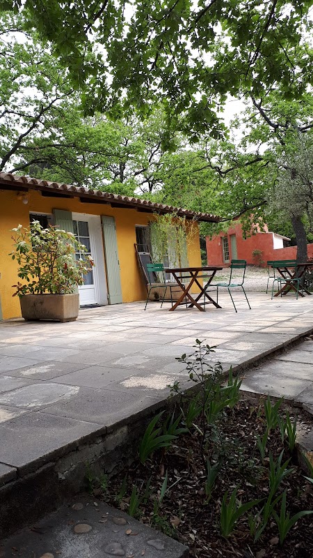 EHPAD d'Eyragues - Photo 3 sur 5 - Chambres et hébergement