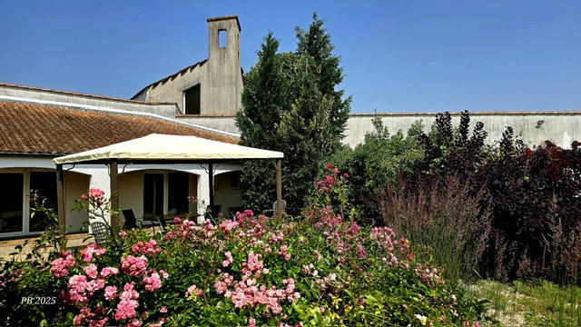 Photo de EHPAD La Rose des Vents, EHPAD à L HOUMEAU