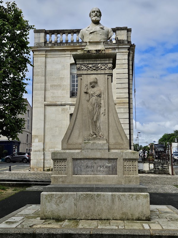 USLD Saint-Maixent-l'Ecole - Photo 2 sur 5 - Intérieur et espaces communs