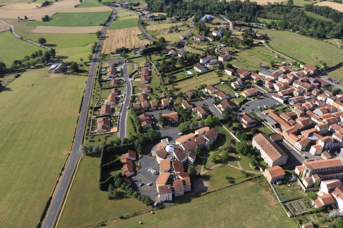 EHPAD Les Pireilles - Photo 2 sur 3 - Intérieur et espaces communs