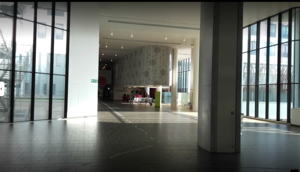 Centre hospitalier régional d'Orléans - site Saran - Photo 5 sur 5 - Environnement et extérieurs