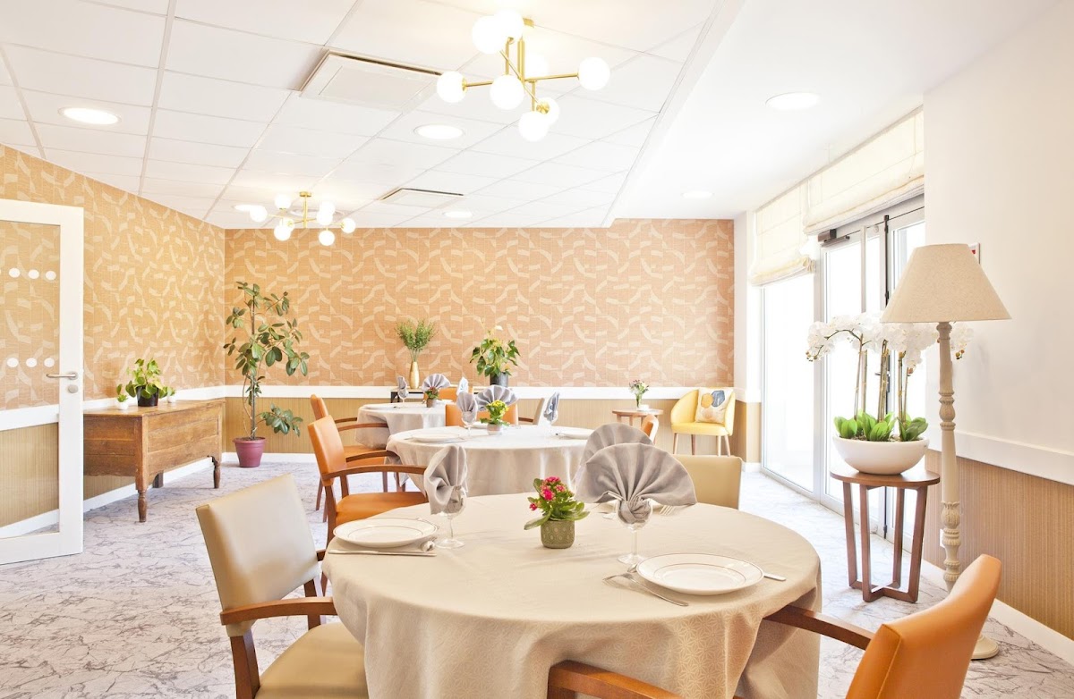 EHPAD Château Fontpertuis - Photo 3 sur 5 - Chambres et hébergement