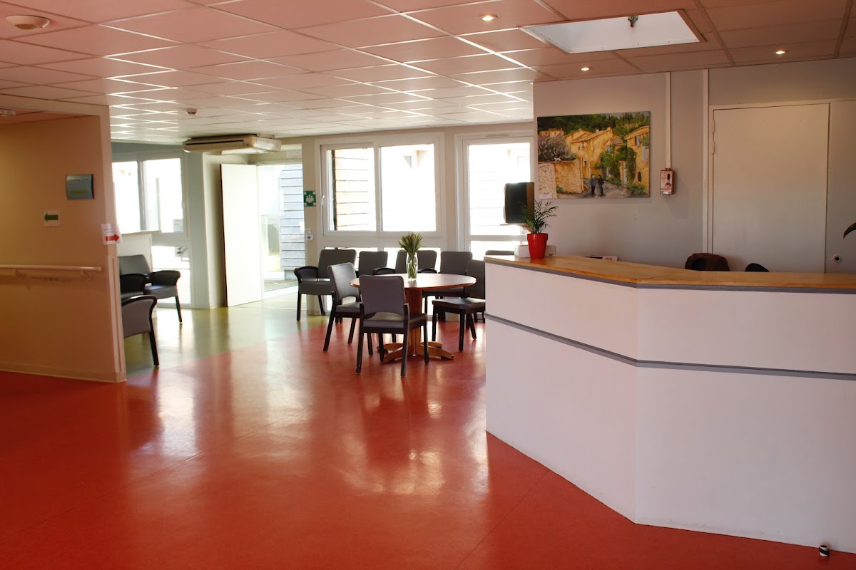 La Maison du Pays de Saint-Romain-de-Benet - Photo 5 sur 5 - Environnement et extérieurs