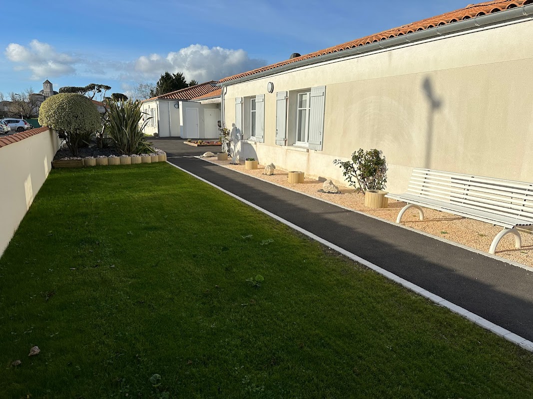 Photo de La Maison du Pays de Saint-Romain-de-Benet, EHPAD à ST ROMAIN DE BENET